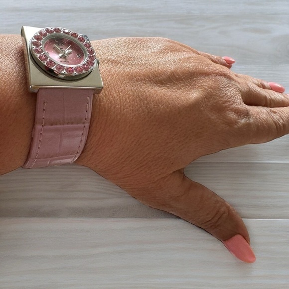 COPY - Pink Jewelry women watch with authentic Swarovski Christal’s - Picture 3 of 6